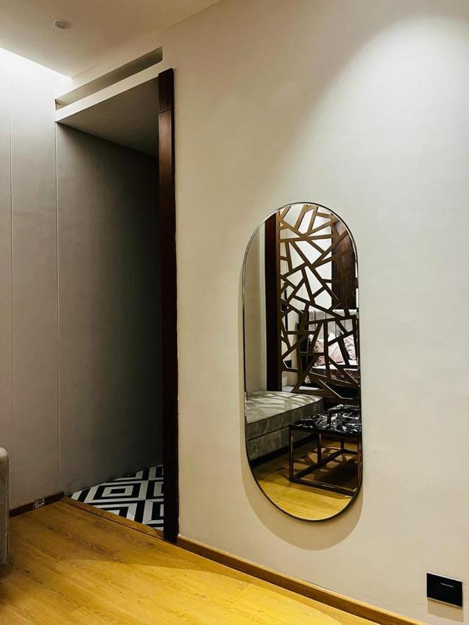 Luxe Apartment By Hey Studio'S Ghaziabad Exterior photo