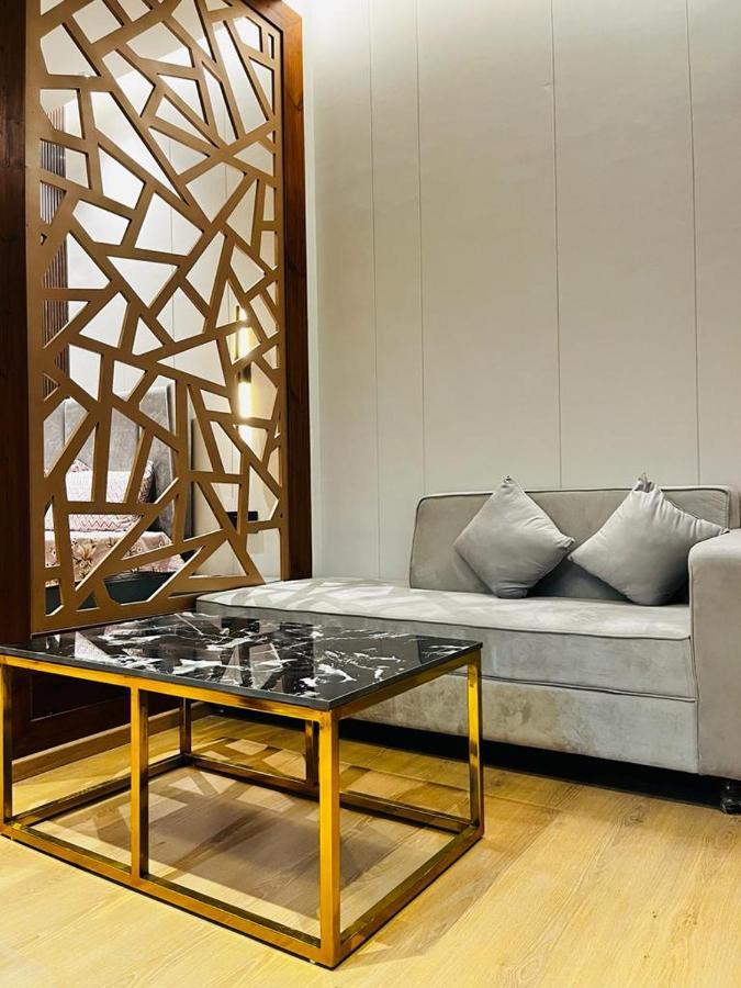 Luxe Apartment By Hey Studio'S Ghaziabad Exterior photo